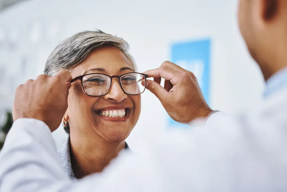 lunettes-client-sourire