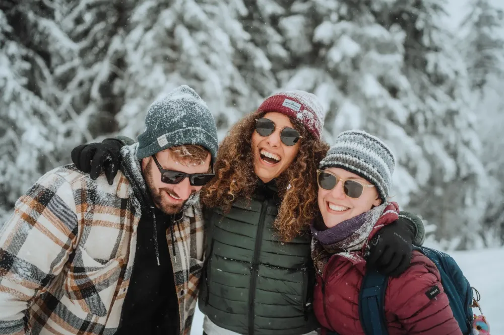 humains-lunettes-solaires-neige